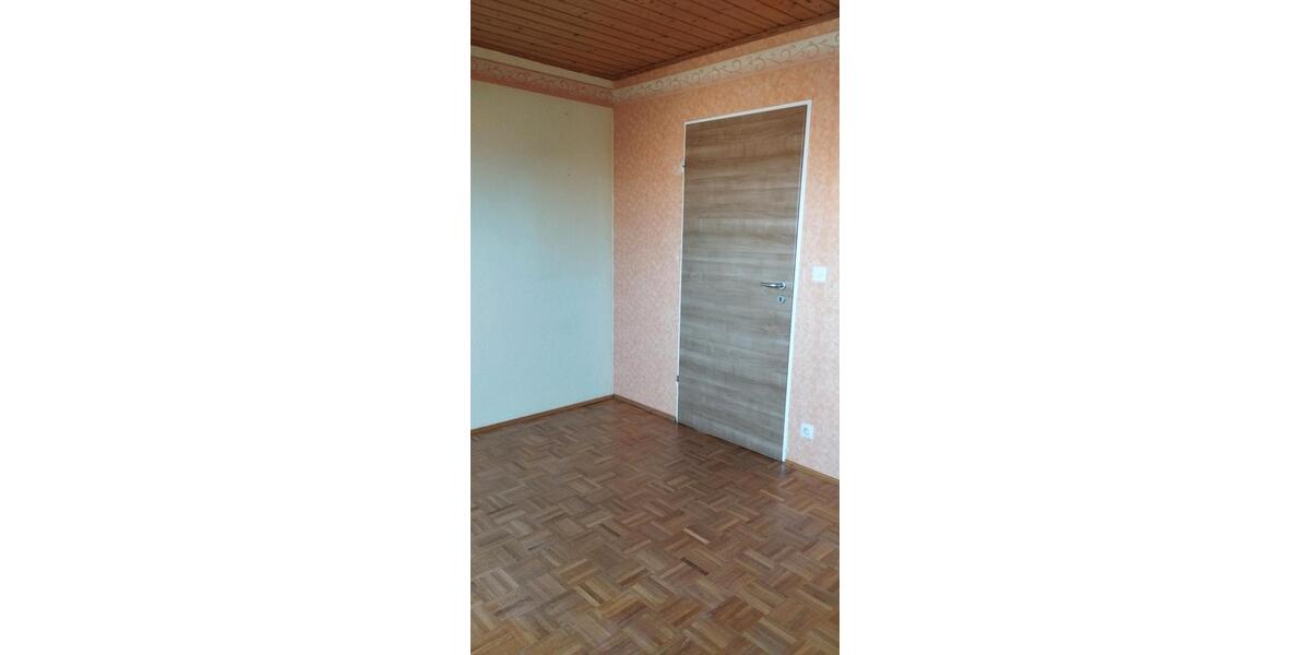 Dachgeschoßwohnung Tirschenreuth - 3 Zimmer, 63 m&sup2;, 125.000&euro; | Angebot:26225111