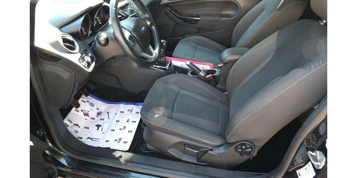 Ford Fiesta TITANIUM EINPARKHILFE KLIMAAUTOMATIK 118.745 km 5.804 &euro; Köln 50858