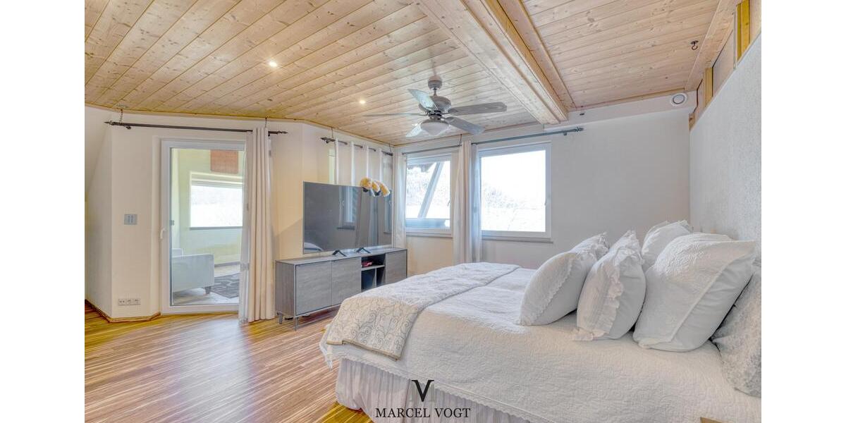 Großes Familienhaus mit Premium-Ausstattung und Vermietungsoption 8.5 zimmer