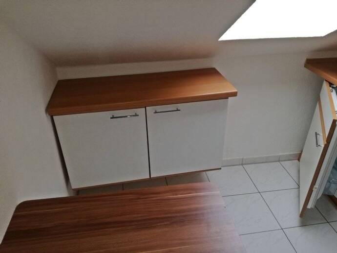 Ideal für Single++kleine, gemütliche 2-Zimmer-Wohnung++unterm Dach 2 zimmer