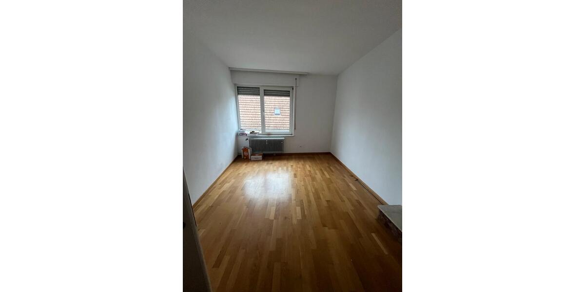 Etagenwohnung Kaiserslautern - 5 Zimmer, 135 m&sup2;, 1.250&euro; | Angebot:24715937