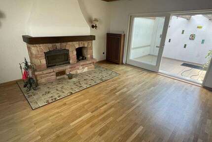 Haus Kaiserslautern - 5 Zimmer, 200 m&sup2;, 1.450&euro; | Angebot:27408733