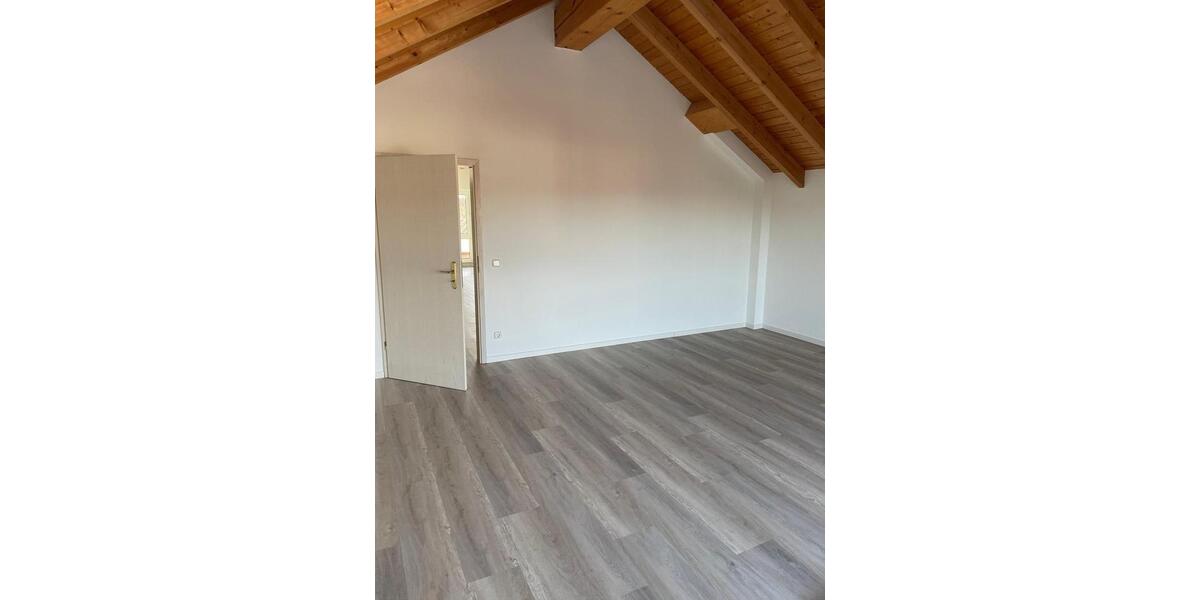 Dachgeschoßwohnung Bischofsheim - 3 Zimmer, 119 m&sup2;, 1.300&euro; | Angebot:24421774