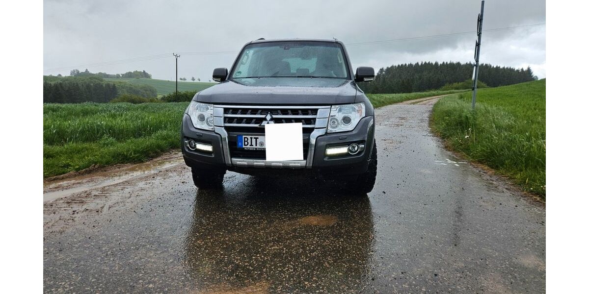 Mitsubishi Pajero 210.000 km 19.900 &euro; Karlshausen 54673
