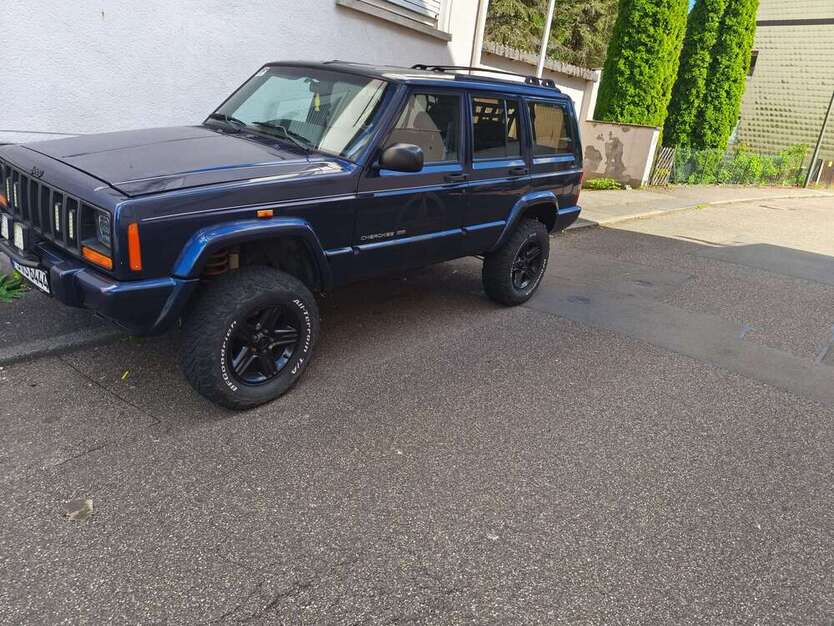 Jeep Cherokee 293.600 km 7.351 € Pirmasens 66955