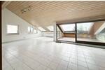 Außergewöhnliche 4,5 Zimmer Wohnung direkt am Feld mit Garage