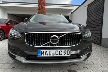 Volvo V90 Cross Country 28.000 km 52.300 &euro; Bad Abbach 93077