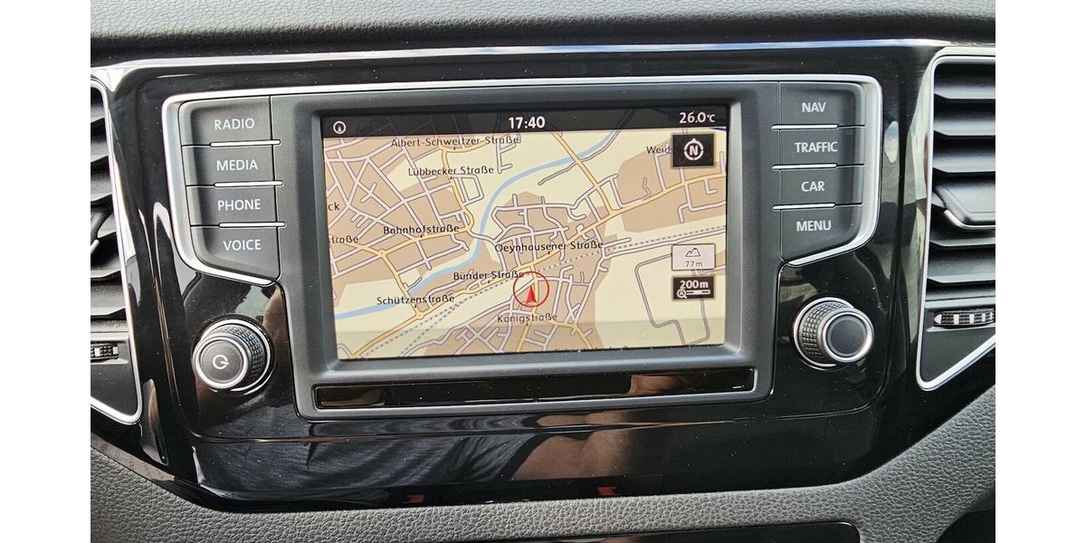 VW Golf Sportsvan 1.4 TSI Highline LEDER NAVI AHK 105.050 km 13.990 &euro; Löhne 32584