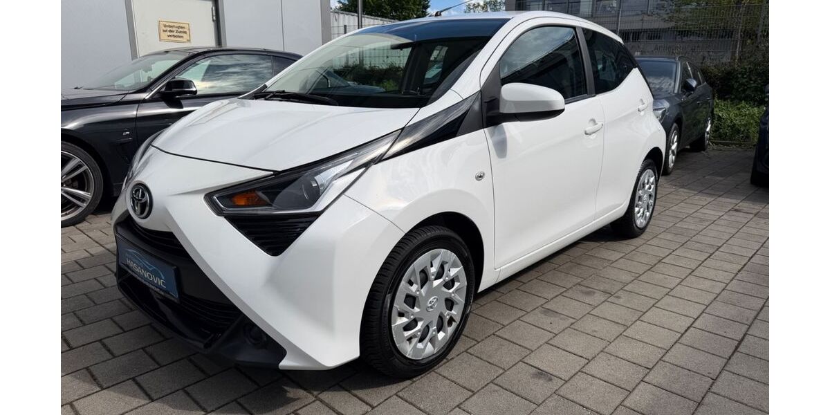 Toyota Aygo (X) 45.000 km 10.900 &euro; Dachau (bei München) 85221