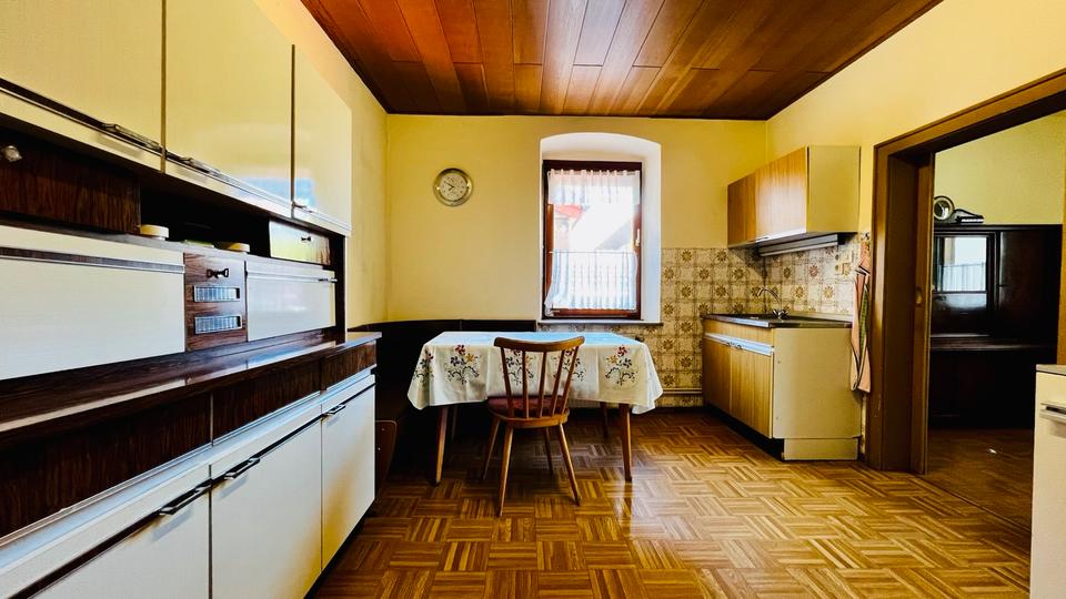 Einfamilienhaus Bexbach - 7 Zimmer, 140 m&sup2;, 195.000&euro; | Angebot:26888783