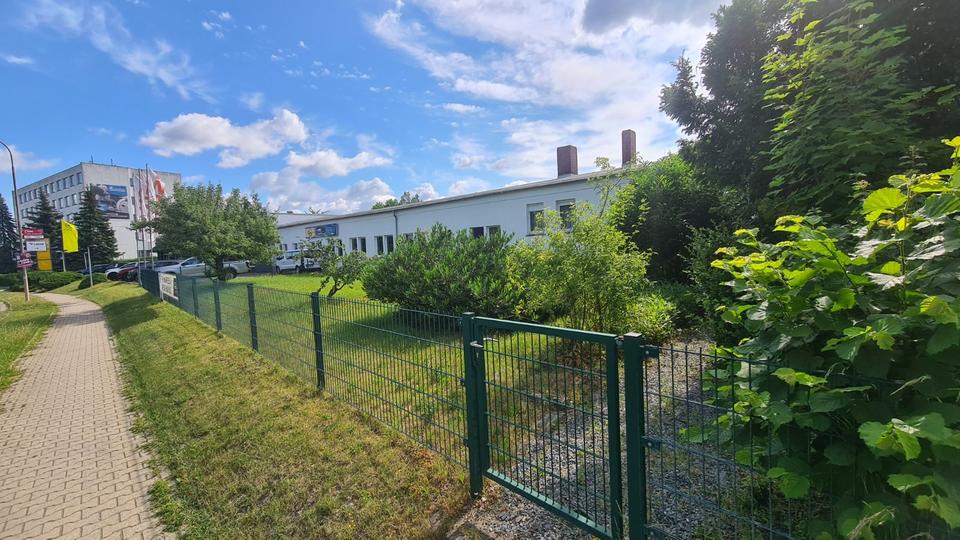 Grünfläche neben einem Autohaus in Zeulenroda-Triebes zur gewerblichen Nutzung zimmer