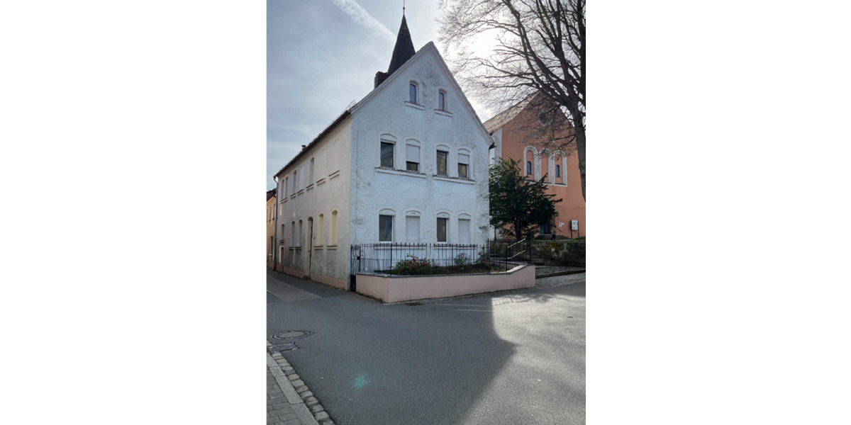 Mehrfamilienhaus mit Bürgerstolz in zentraler Lage mit Vorgarten 10 zimmer