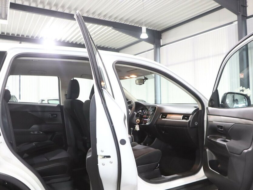 Outlander 2.0 WHITE / TEMPOMAT / PDC / ABN.AHK