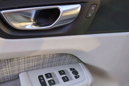 Volvo XC60 51.300 km 33.990 &euro; München 81825