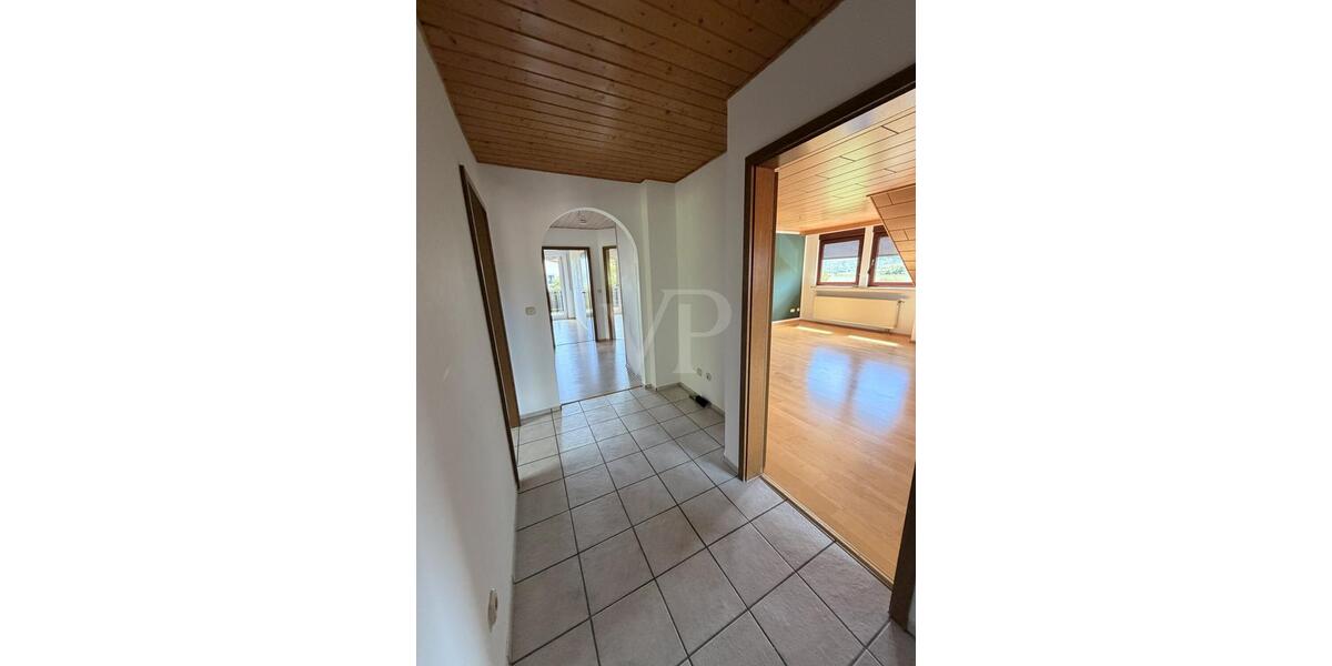 Dachgeschoßwohnung Gallmersgarten - 3 Zimmer, 112 m&sup2;, 750&euro; | Angebot:26679170