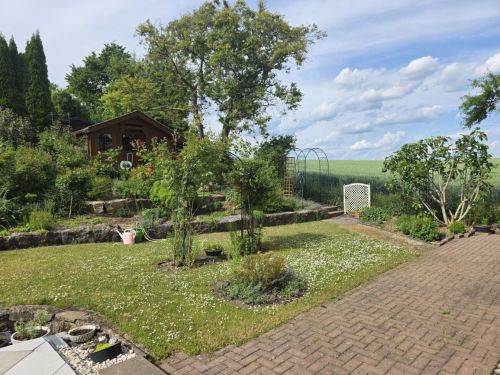 Wohn- und Geschäftshaus mit Lagerflächen, herrlicher Blick, 3 Garagen-StPl, + 4 StPl, in 97534 Waigolshausen-Hergolshausen zwischen Würzburg Schweinfurt Volkach - Einfamilienhaus Waigolshausen Waigolshausen | Angebot:27093957