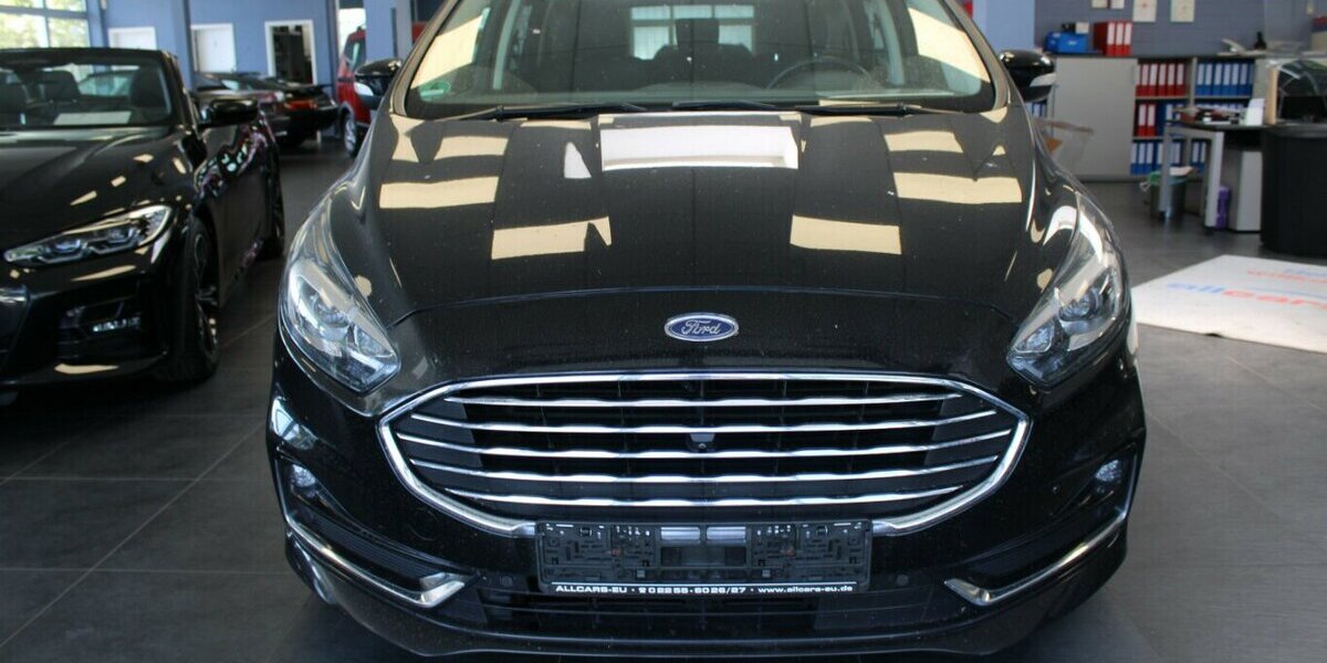 Ford S-Max 2.0 EcoBlue Aut. TITANUM 99.970 km 21.980 &euro; Euskirchen 53881