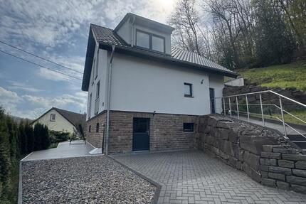 Haus Gummersbach Berstig Süd - 4 Zimmer, 130 m&sup2;, 1.490&euro; | Angebot:26211220