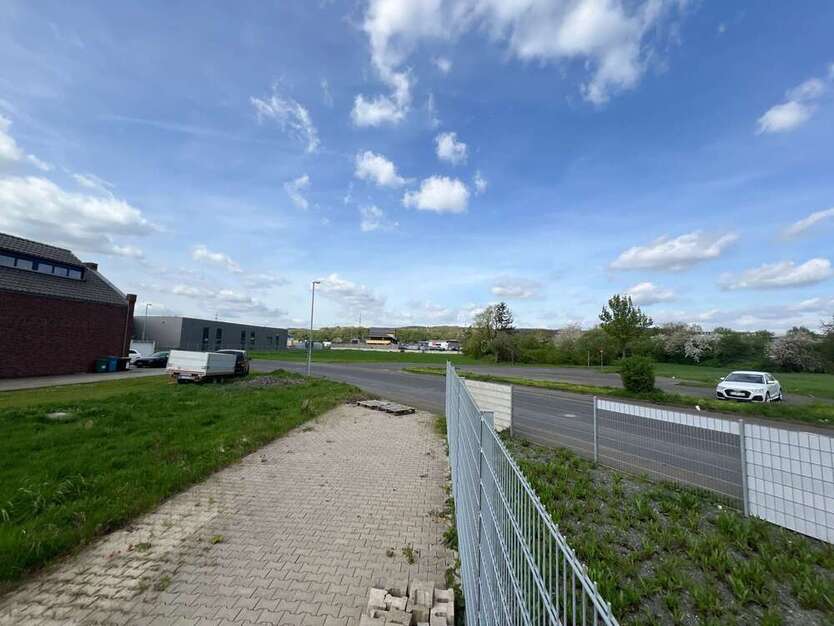 Grundstück zu verkaufen in Lollar 200.000 € 737 m²