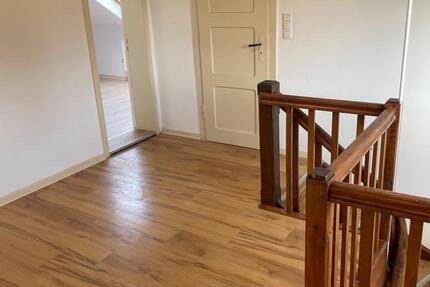 Haus Hofgeismar - 6 Zimmer, 240 m&sup2;, 1.500&euro; | Angebot:23330315