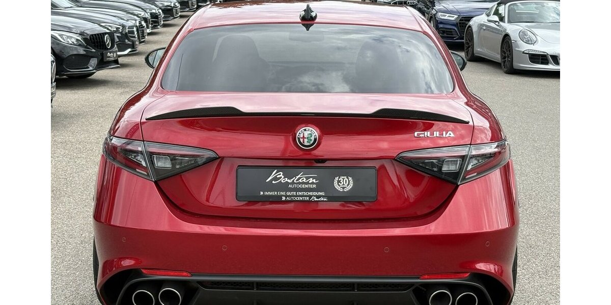 Alfa Romeo Giulia 2,9 V6 Quadrifoglio MEMORY/KAMERA/1.HAND 6.415 km 73.900 &euro; Villingen-Schwenningen 78054
