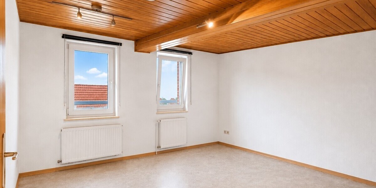 Ihr Deal: 3 Häuschen, 3 Garagen, bis zu 5 WE, davon nur 2 vermietet. HEIZUNG IST NEU! - Mehrfamilienhaus, Wohnhaus Schmitten | Angebot:26781264