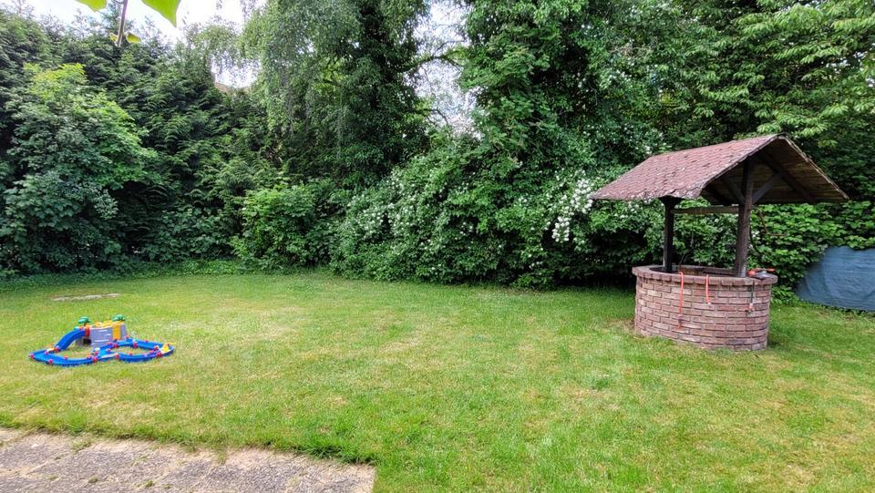 Zweifamilienhaus in Selm 183 qm OG vermietet EG frei 889 qm insg.