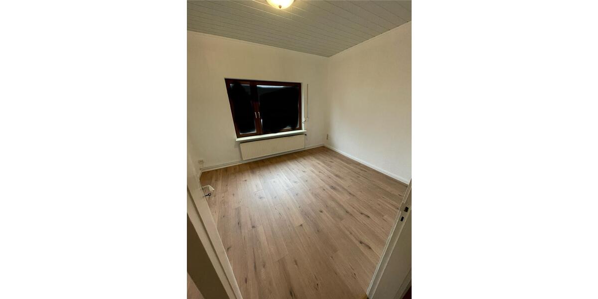 Erdgeschoßwohnung Delmenhorst - 5 Zimmer, 130 m&sup2;, 1.250&euro; | Angebot:26338135