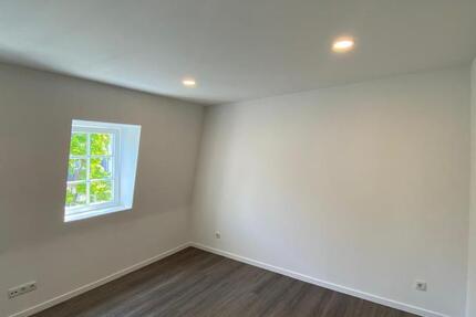 Helle 2-Zimmer-Wohnung mit offener Wohnküche & Abstellraum in NW zimmer