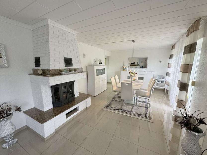 Wohnung zum Kaufen in Siegburg 329.000 € 122.48 m² 4 zimmer