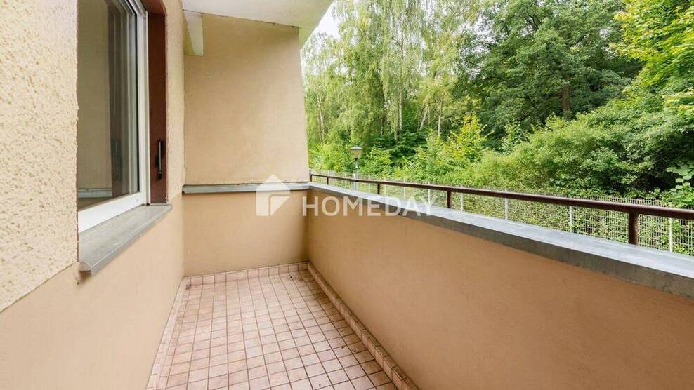 Bezugsfreie und gepflegte 3-Zimmer-Wohnung mit Loggia in ruhiger Lage