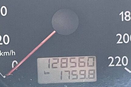 VW Polo 128.560 km 1.100 &euro; Niedernhausen-Königshofen 65527