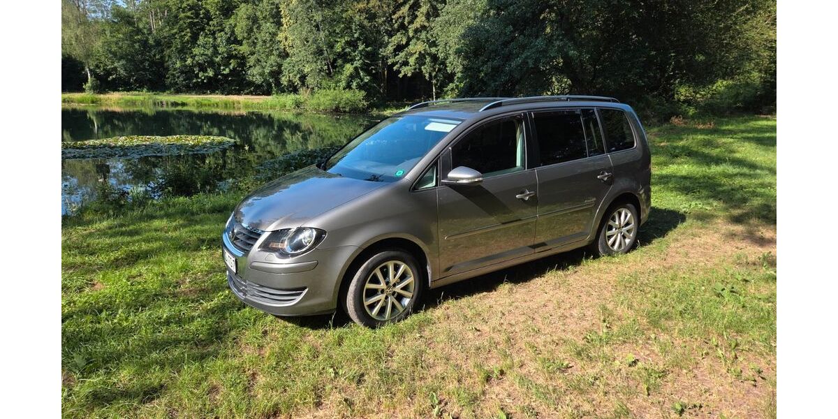 VW Touran 219.000 km 5.199 &euro; Wadern 66687