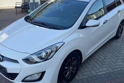Hyundai i30 97.000 km 8.400 € Dresden 01139