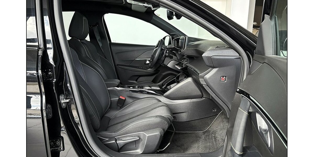 Peugeot 208 Hybrid GT Pano LED Kam Assist Keyless Temp 18.900 km 18.990 &euro; Stade 21682