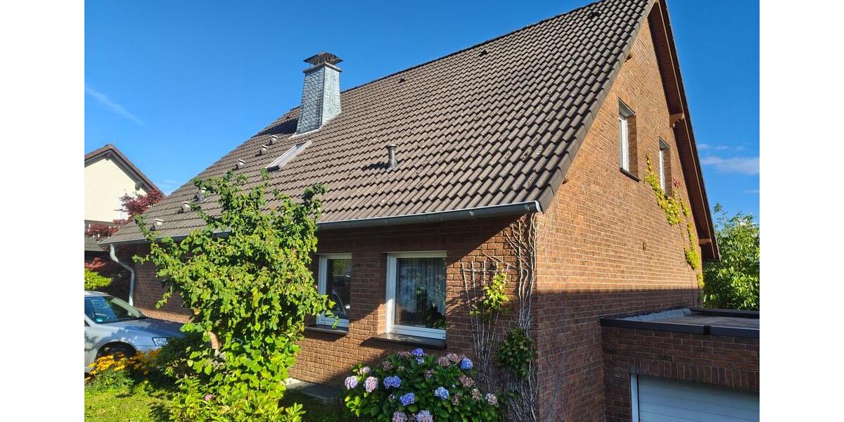 Freistehendes Einfamilienhaus mit Garage zum Verkauf zimmer
