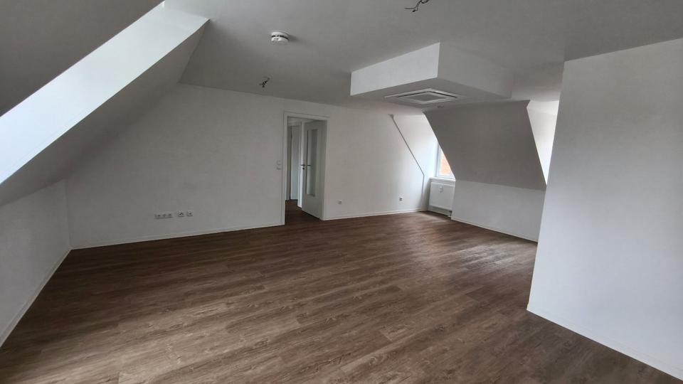 Dachgeschoßwohnung Burg - 3 Zimmer, 89 m&sup2;, 623&euro; | Angebot:26146127