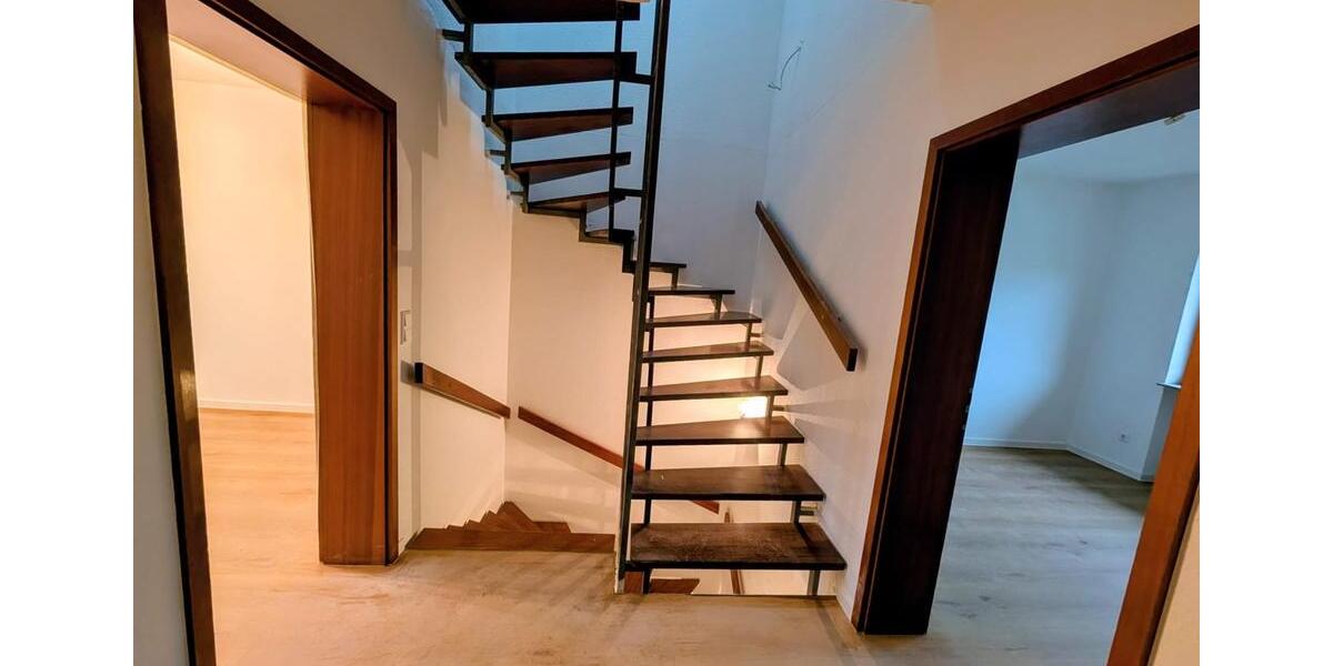 Reihenhaus Bruchsal - 5 Zimmer, 180 m&sup2;, 1.700&euro; | Angebot:25309753