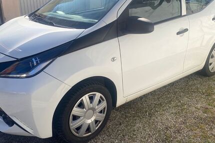 Toyota Aygo (X) 77.600 km 6.490 &euro; Hohenthann 84098
