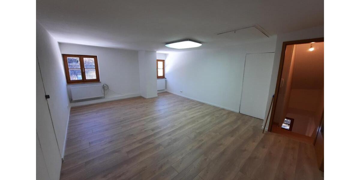 Etagenwohnung Durach - 3 Zimmer, 95 m&sup2;, 1.300&euro; | Angebot:26321397
