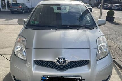 Toyota Yaris 163.500 km 3.100 &euro; Frankfurt am Main 60431