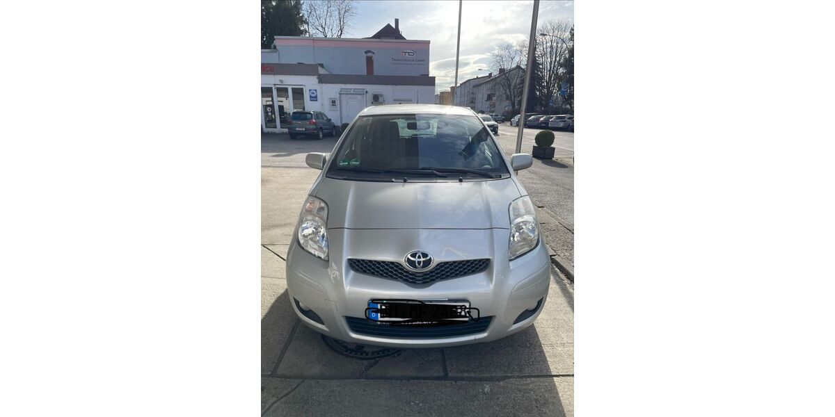 Toyota Yaris 163.500 km 3.100 &euro; Frankfurt am Main 60431