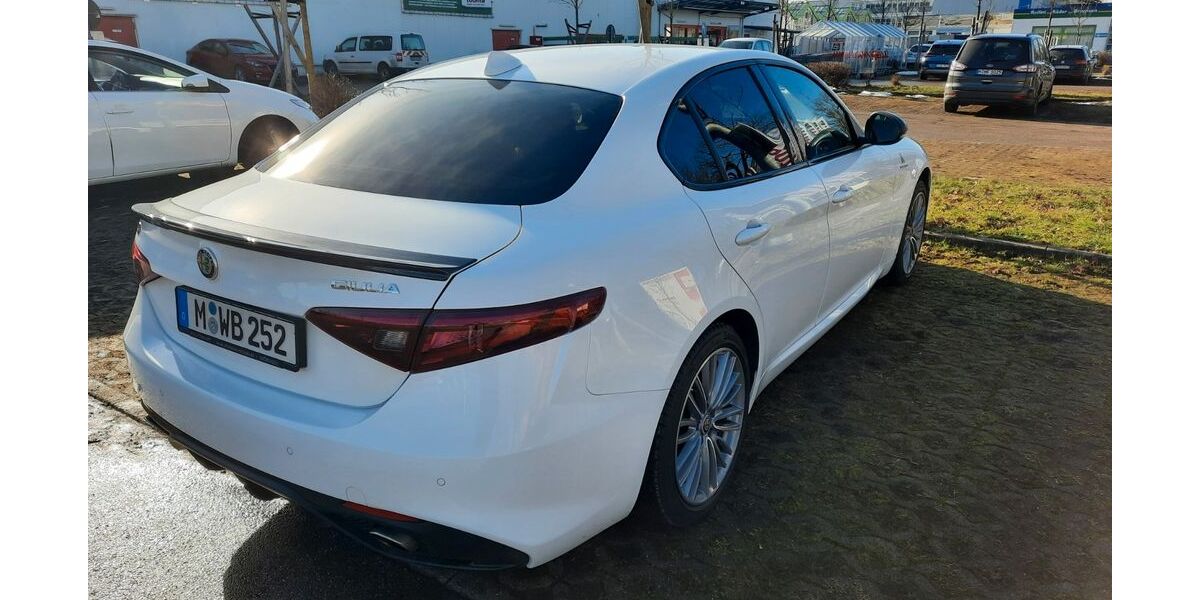 Alfa Romeo Giulia 44.200 km 28.500 &euro; München 81245