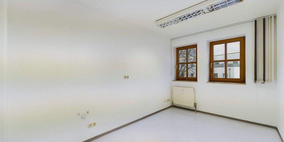 Gewerbeobjekt Nittendorf - 9 Zimmer, 169 m&sup2;, 1.495&euro; | Angebot:25802324