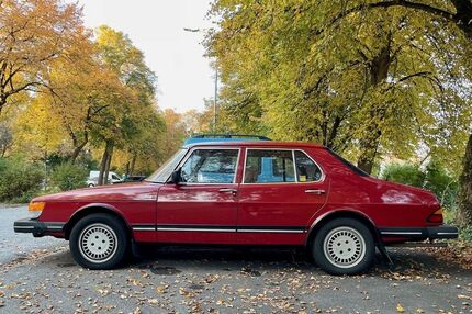 Saab 900