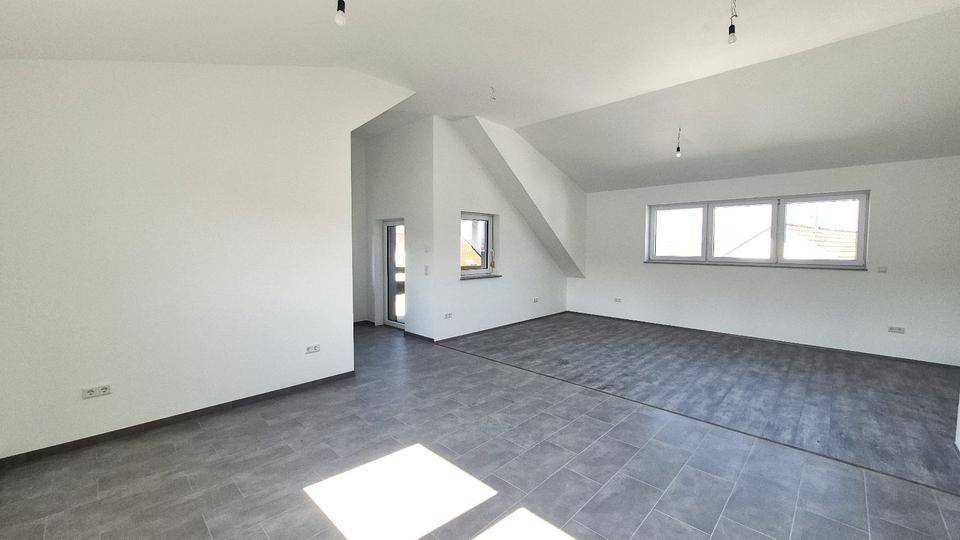 Dachgeschoßwohnung Bad Neustadt an der Saale - 2 Zimmer, 74 m&sup2;, 780&euro; | Angebot:26399602