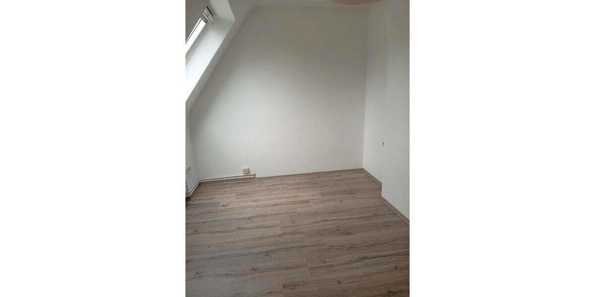 Dachgeschoßwohnung Wilhelmshaven Fedderwardergroden - 4 Zimmer, 44 m&sup2;, 410&euro; | Angebot:25933153