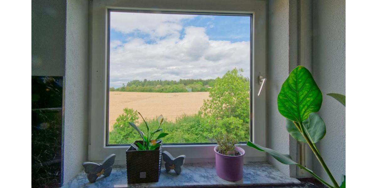 Top Aussicht(en)! Helle 4,5 Zimmerwohnung mit Aufzug und TG-Stellplatz - Etagenwohnung Villingen-Schwenningen Schwenningen | Angebot:27009344