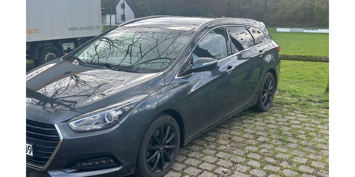 Hyundai i40 72.472 km 10.700 &euro; Hennef 53773