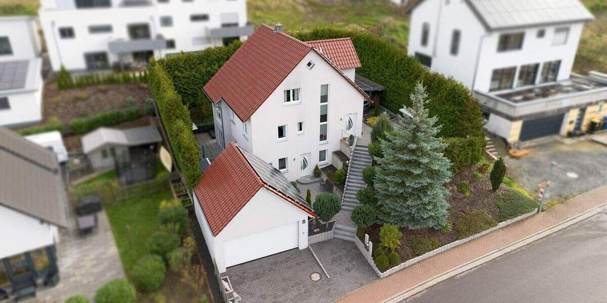 Einfamilienhaus Heustreu - 8 Zimmer, 197 m&sup2;, 489.000&euro; | Angebot:25690293